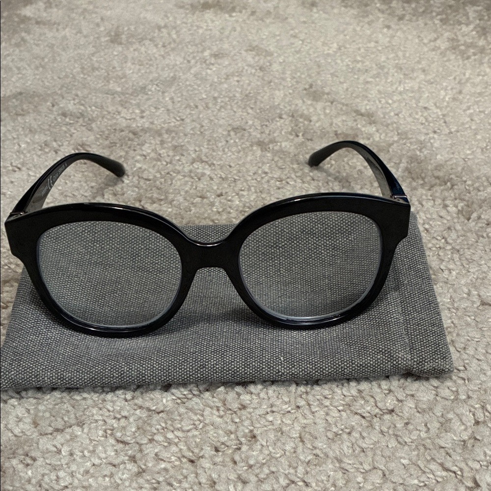 Chic Black Oversized Sunglasses